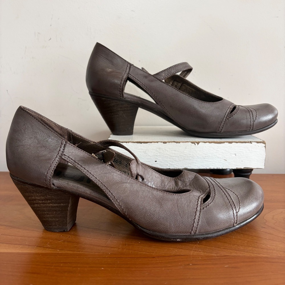 Fidji Taupe Brown Metallic Leather T-Strap Mary Jane Heels Size 40.5 Portugal